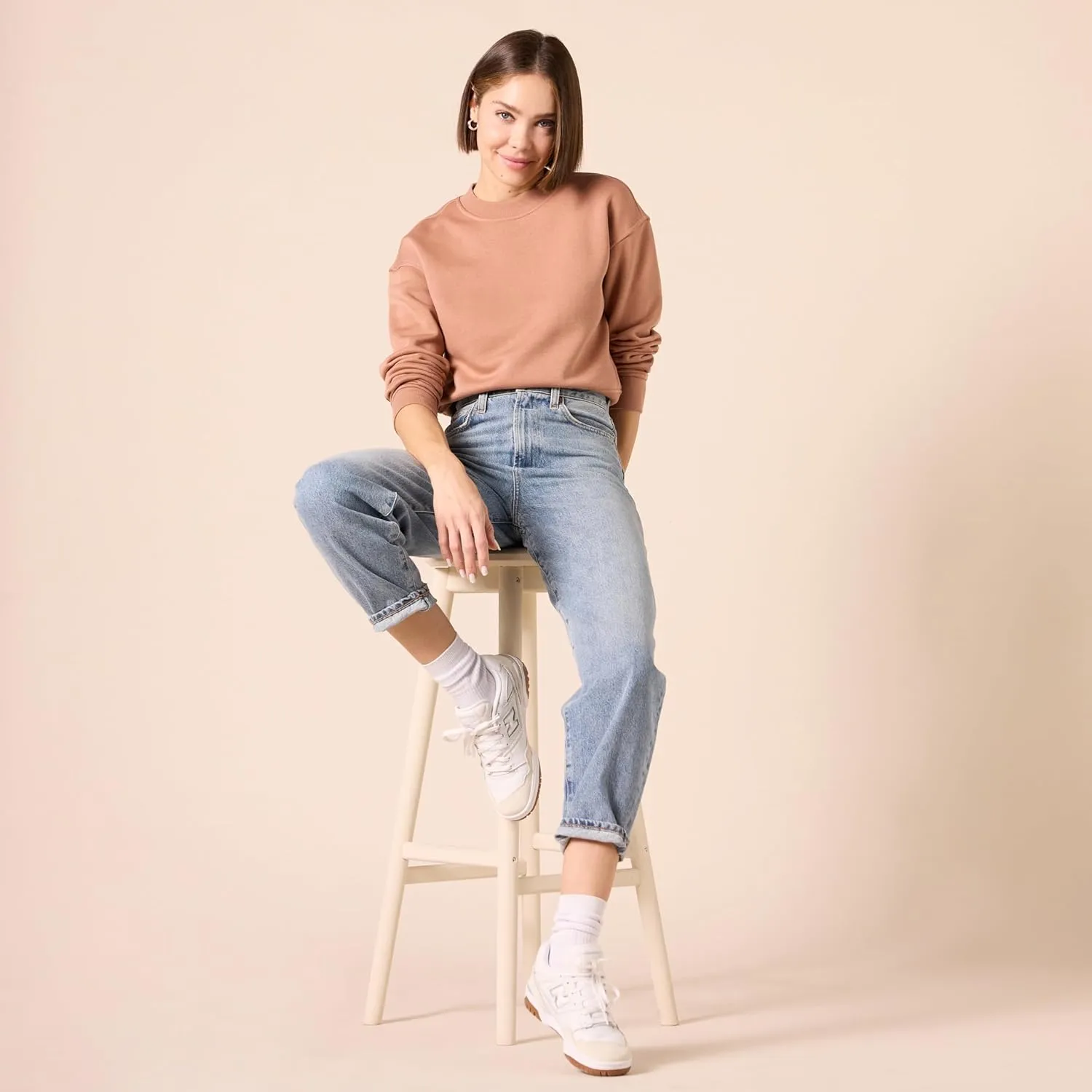 Amazon Essentials Women's Cropped Drop Shoulder Sweatshirt (Available in Plus Size)