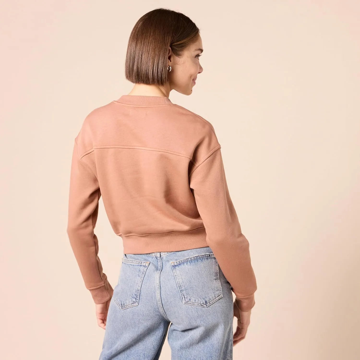 Amazon Essentials Women's Cropped Drop Shoulder Sweatshirt (Available in Plus Size)