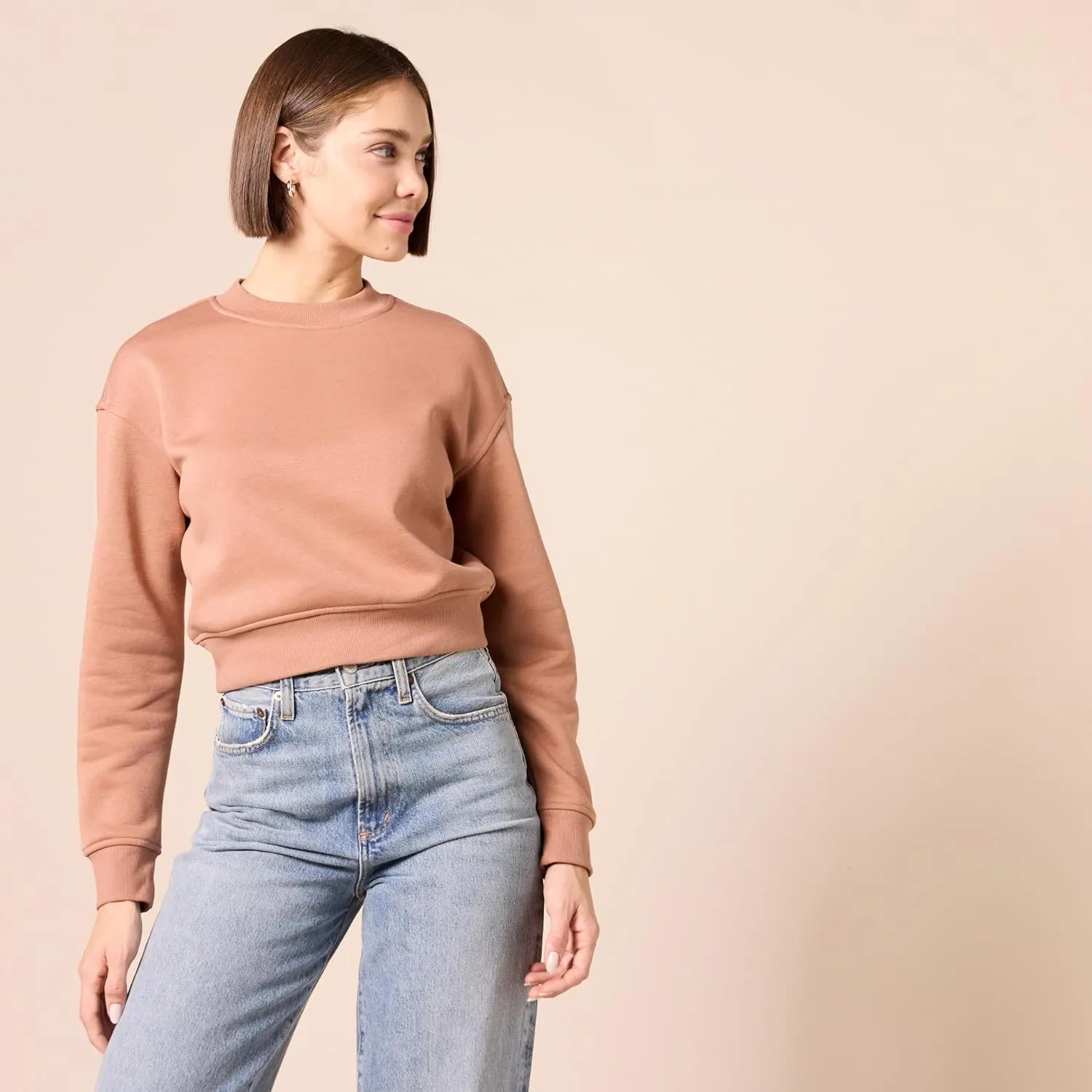 Amazon Essentials Women's Cropped Drop Shoulder Sweatshirt (Available in Plus Size)