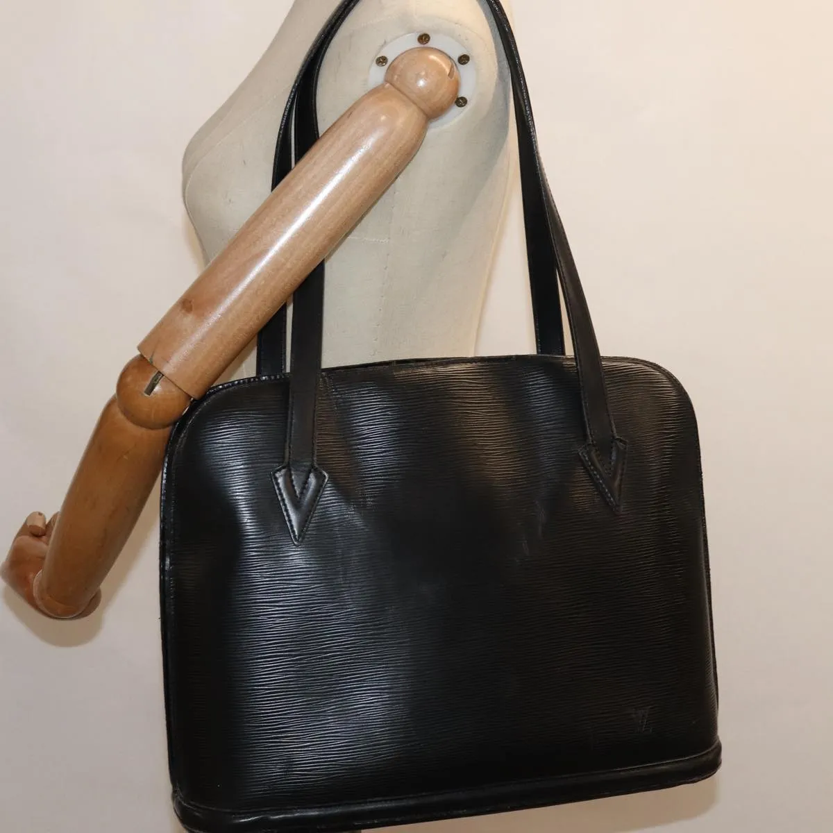 LOUIS VUITTON Epi Lussac Shoulder Bag Black M52282 LV 81770