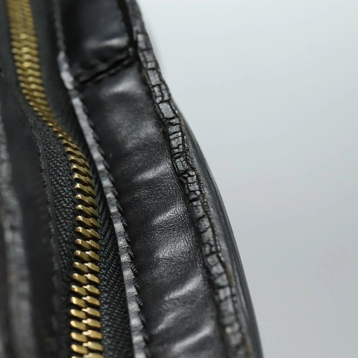LOUIS VUITTON Epi Lussac Shoulder Bag Black M52282 LV 81770