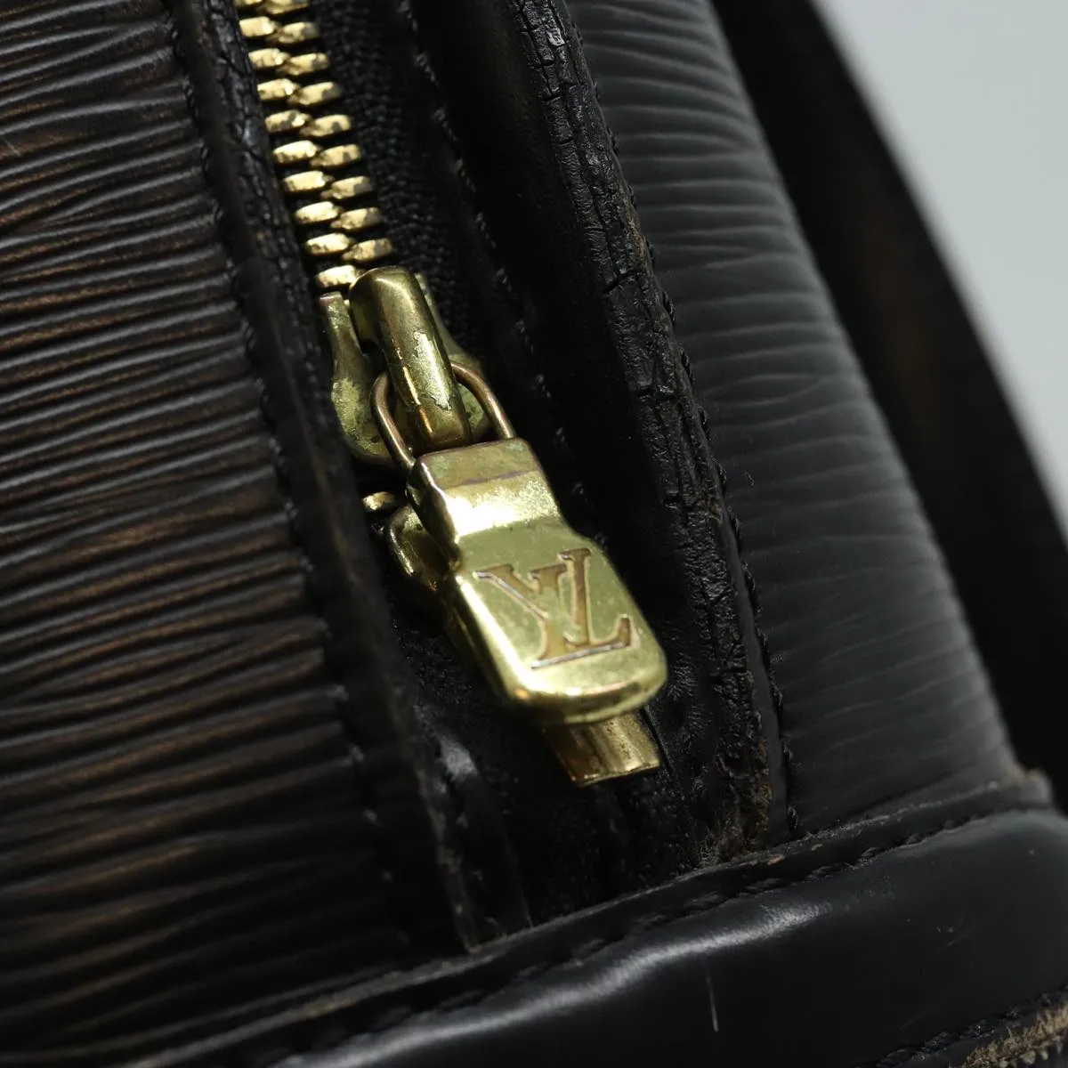 LOUIS VUITTON Epi Lussac Shoulder Bag Black M52282 LV 81770