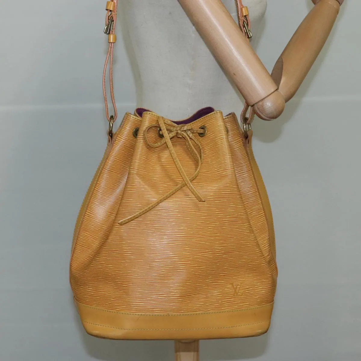 LOUIS VUITTON Epi Noe Shoulder Bag Tassili Yellow M44009 LV 111342