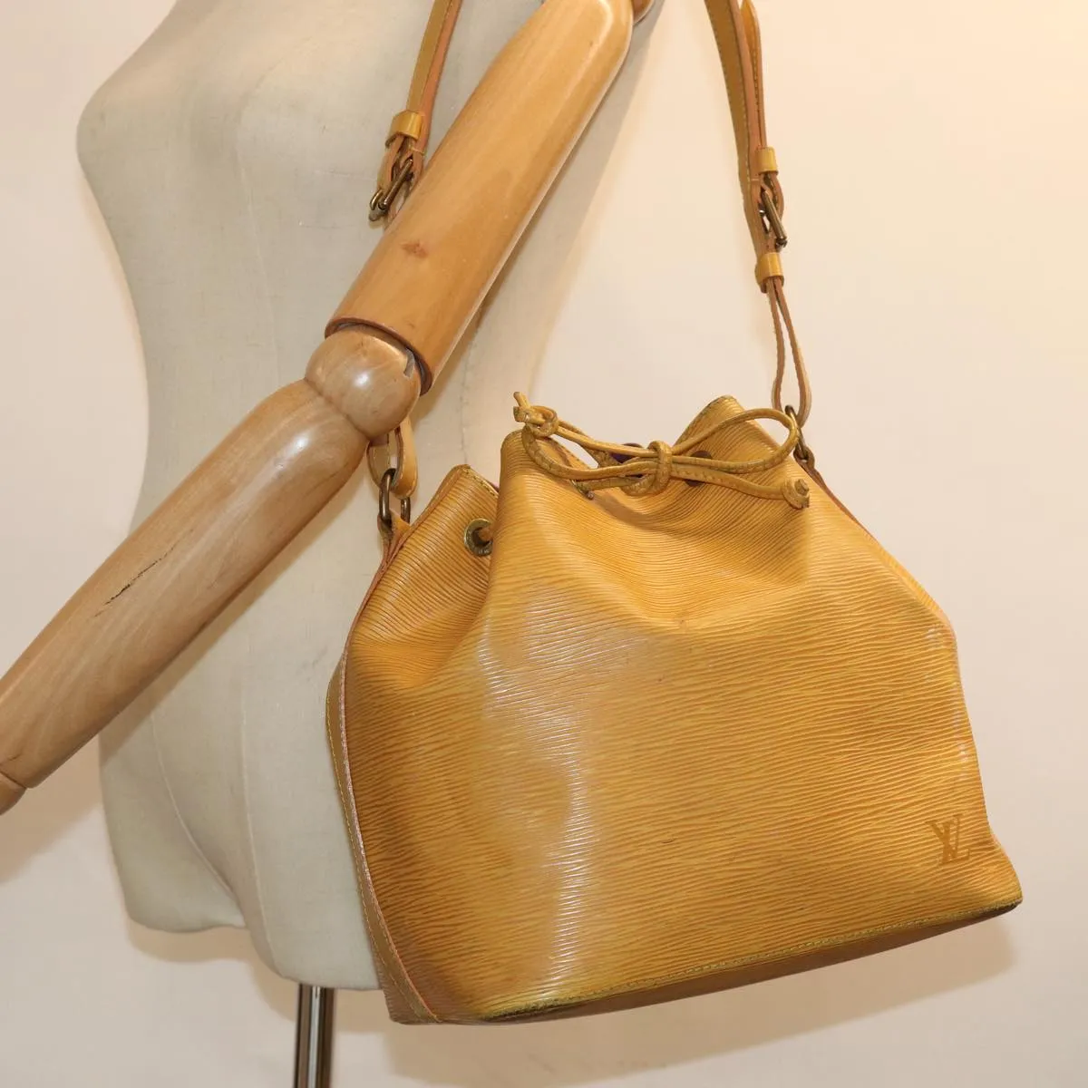 LOUIS VUITTON Epi Petit Noe Shoulder Bag Tassili Yellow M44109 LV 76773