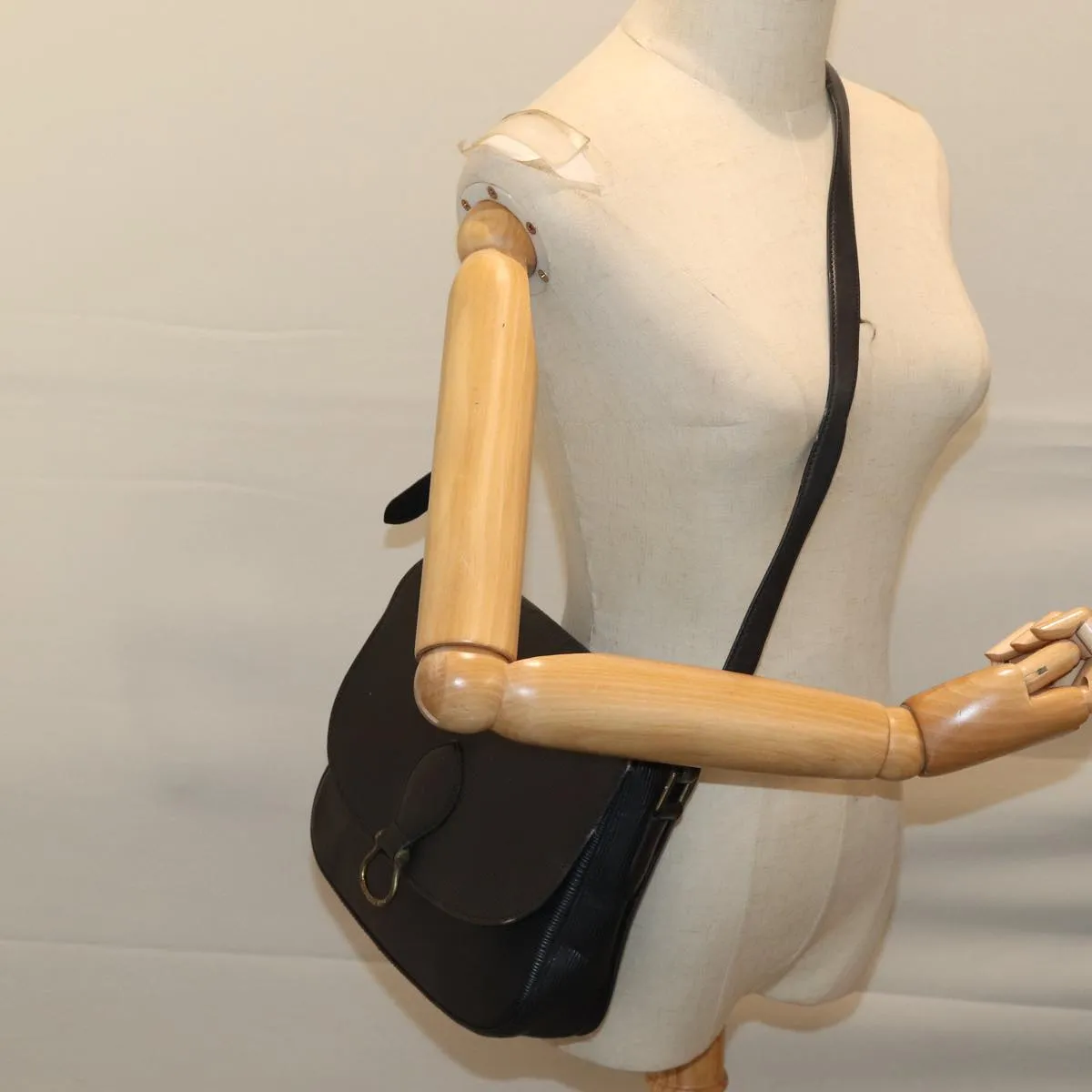 LOUIS VUITTON Epi Saint Cloud GM Shoulder Bag Black M52192 LV 72334