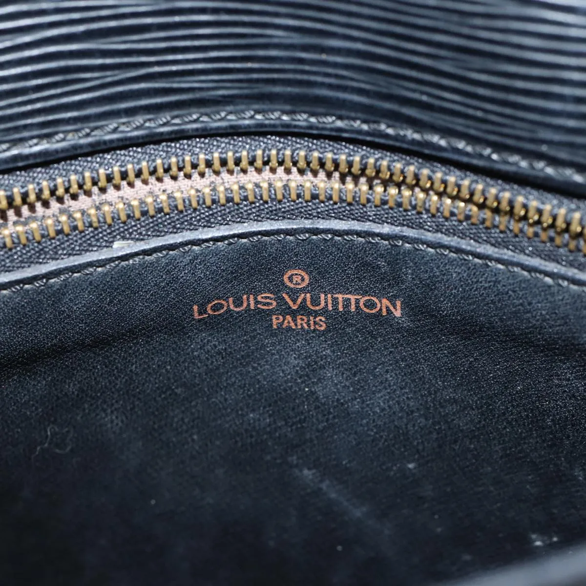 LOUIS VUITTON Epi Saint Cloud GM Shoulder Bag Black M52192 LV 72334
