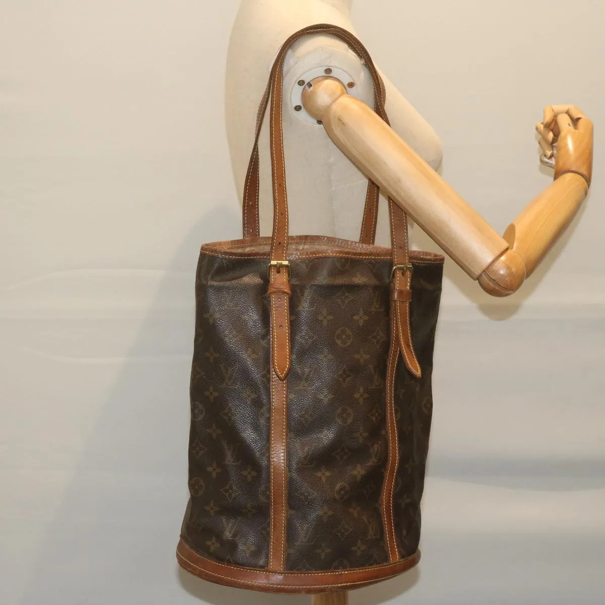 LOUIS VUITTON Monogram Bucket GM Shoulder Bag M42236 LV 62702