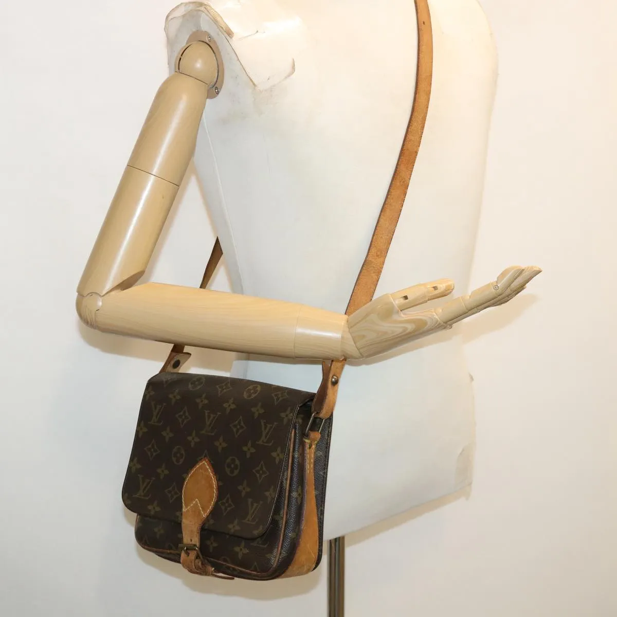 LOUIS VUITTON Monogram Cartouchiere MM Shoulder Bag M51253 LV ar8431