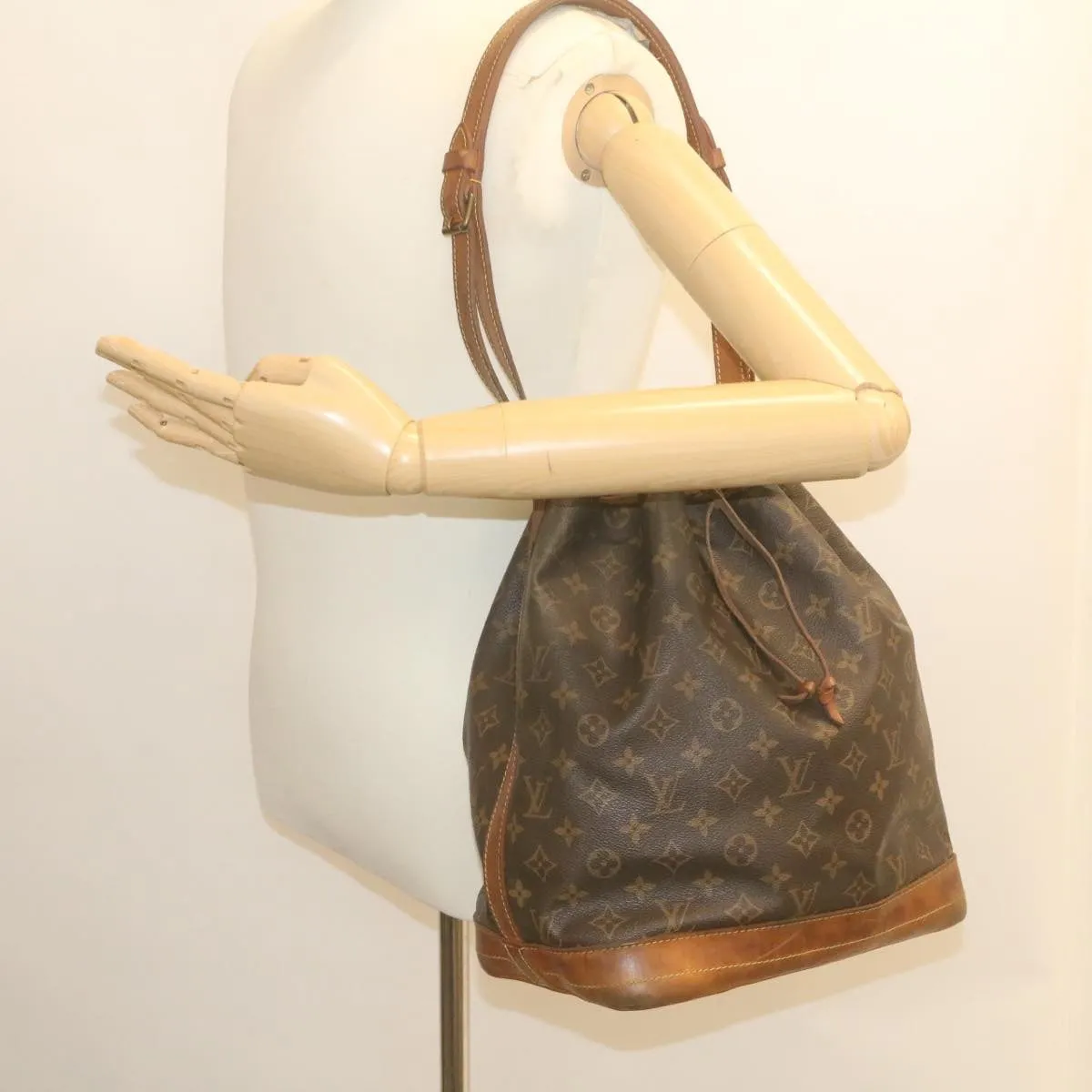 LOUIS VUITTON Monogram Noe Shoulder Bag M42224 LV 29290