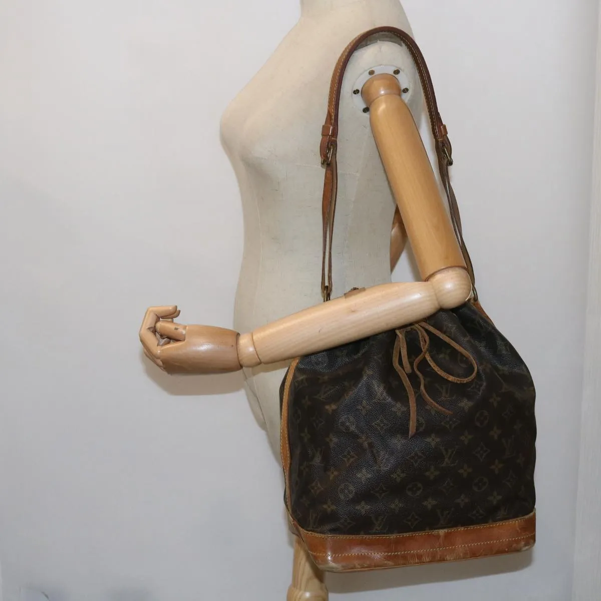 LOUIS VUITTON Monogram Noe Shoulder Bag M42224 LV 64419
