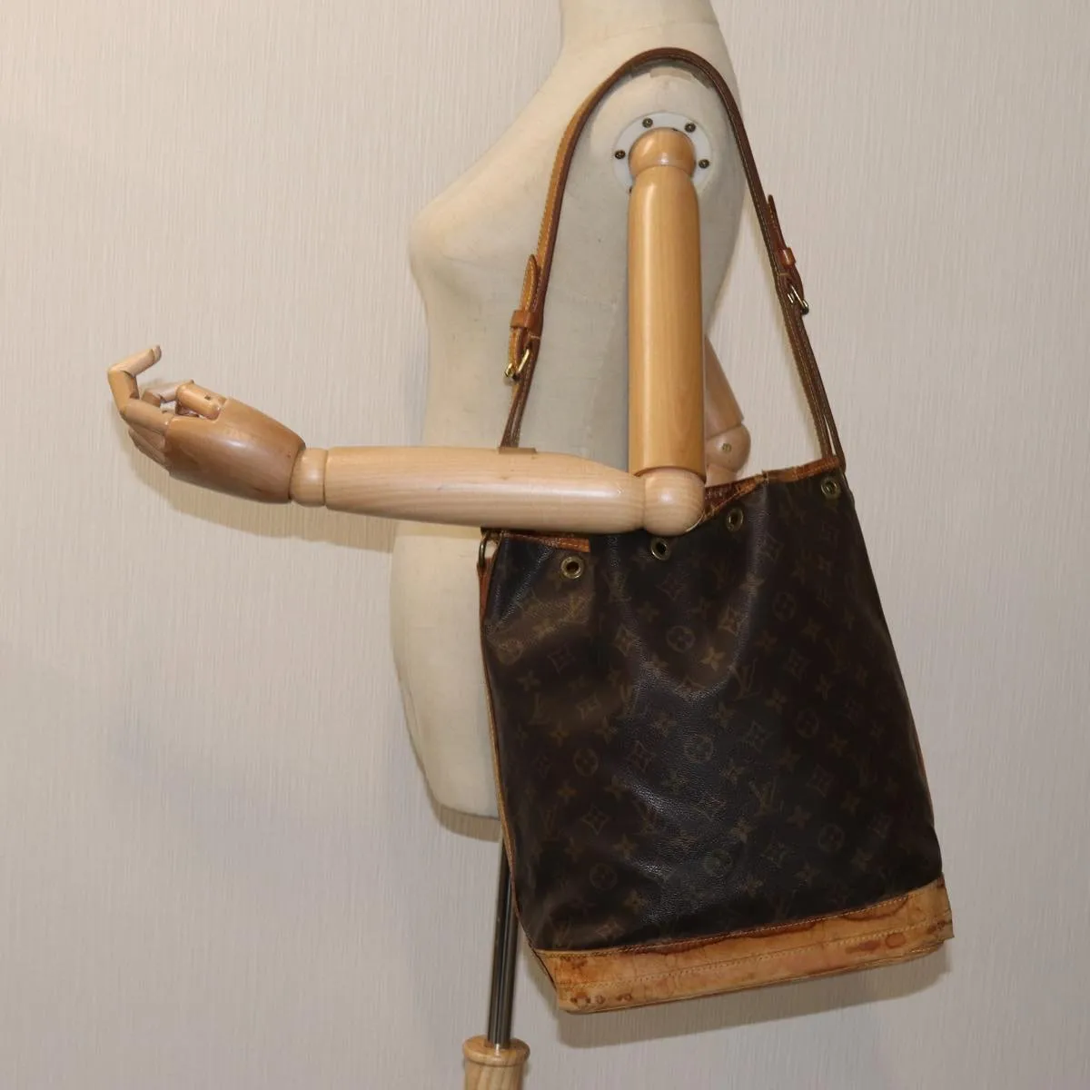 LOUIS VUITTON Monogram Noe Shoulder Bag M42224 LV 71090