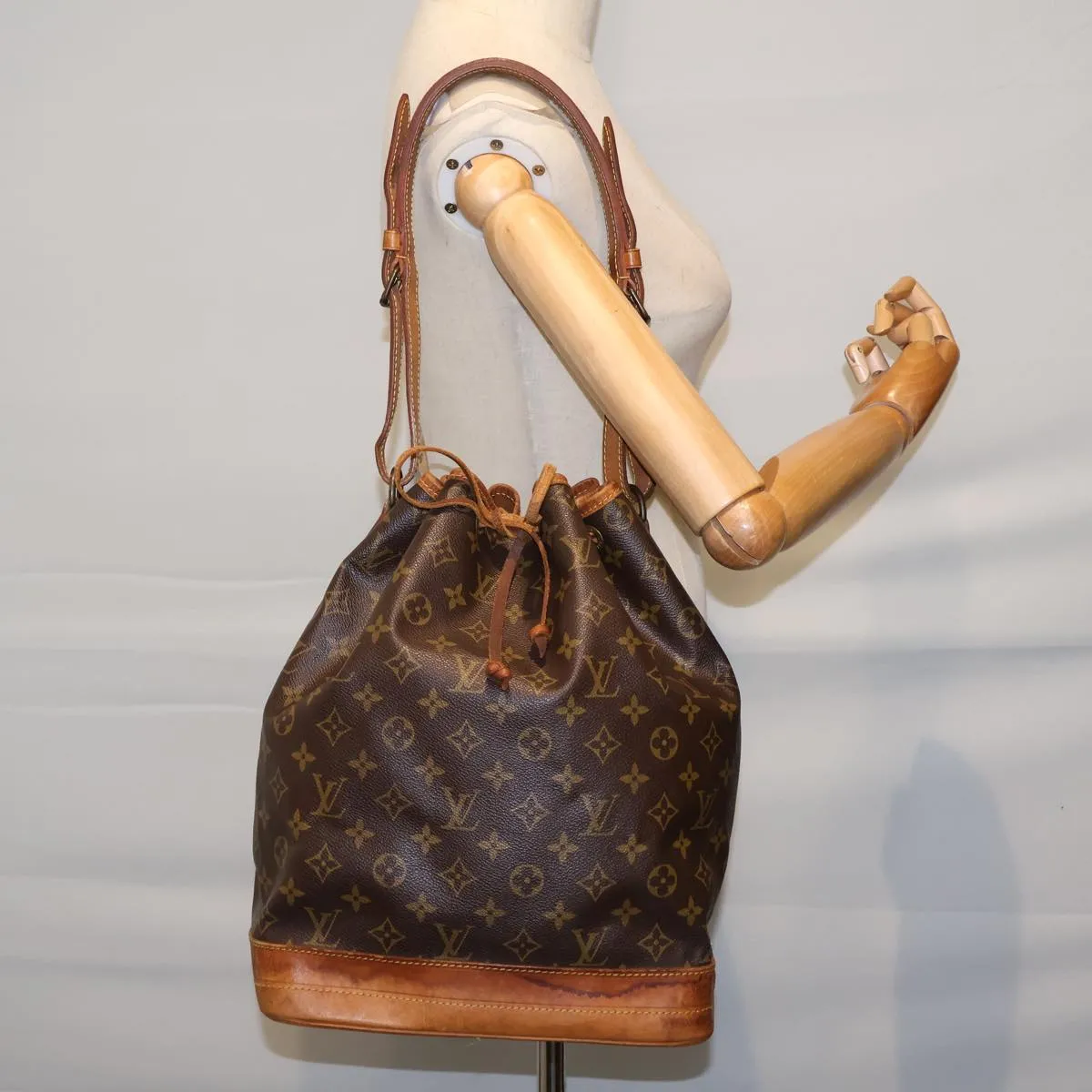 LOUIS VUITTON Monogram Noe Shoulder Bag M42224 LV 71626