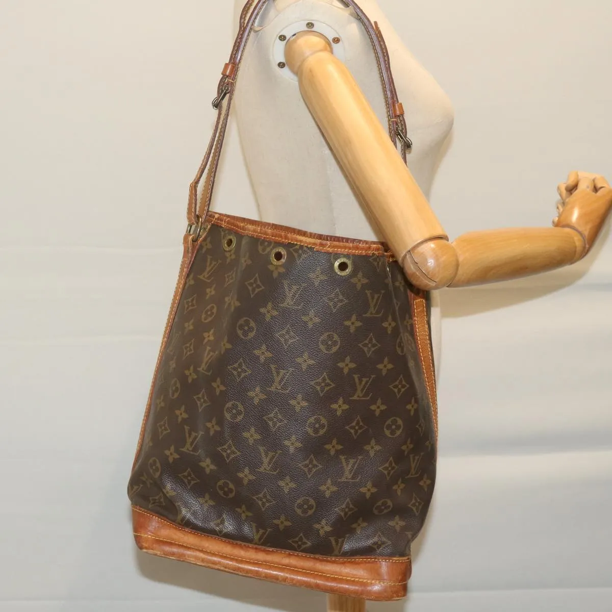 LOUIS VUITTON Monogram Noe Shoulder Bag M42224 LV am5544