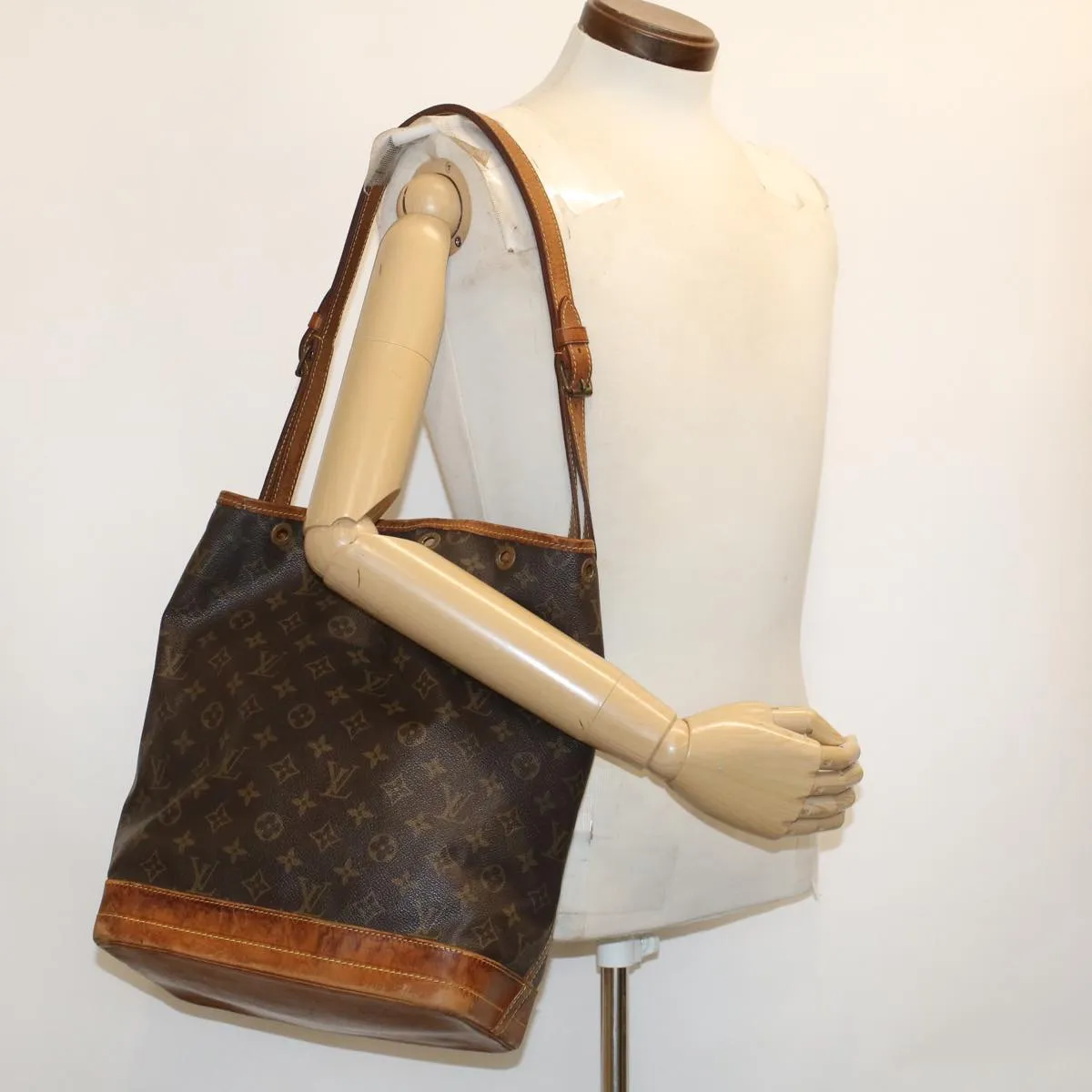 LOUIS VUITTON Monogram Noe Shoulder Bag M42224 LV rd5149