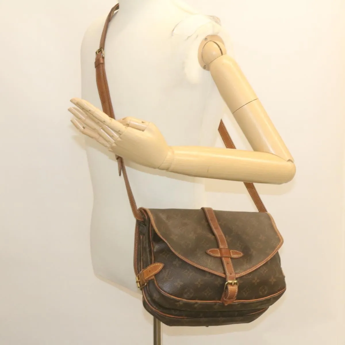 LOUIS VUITTON Monogram Saumur 30 Shoulder Bag M42256 LV 29205