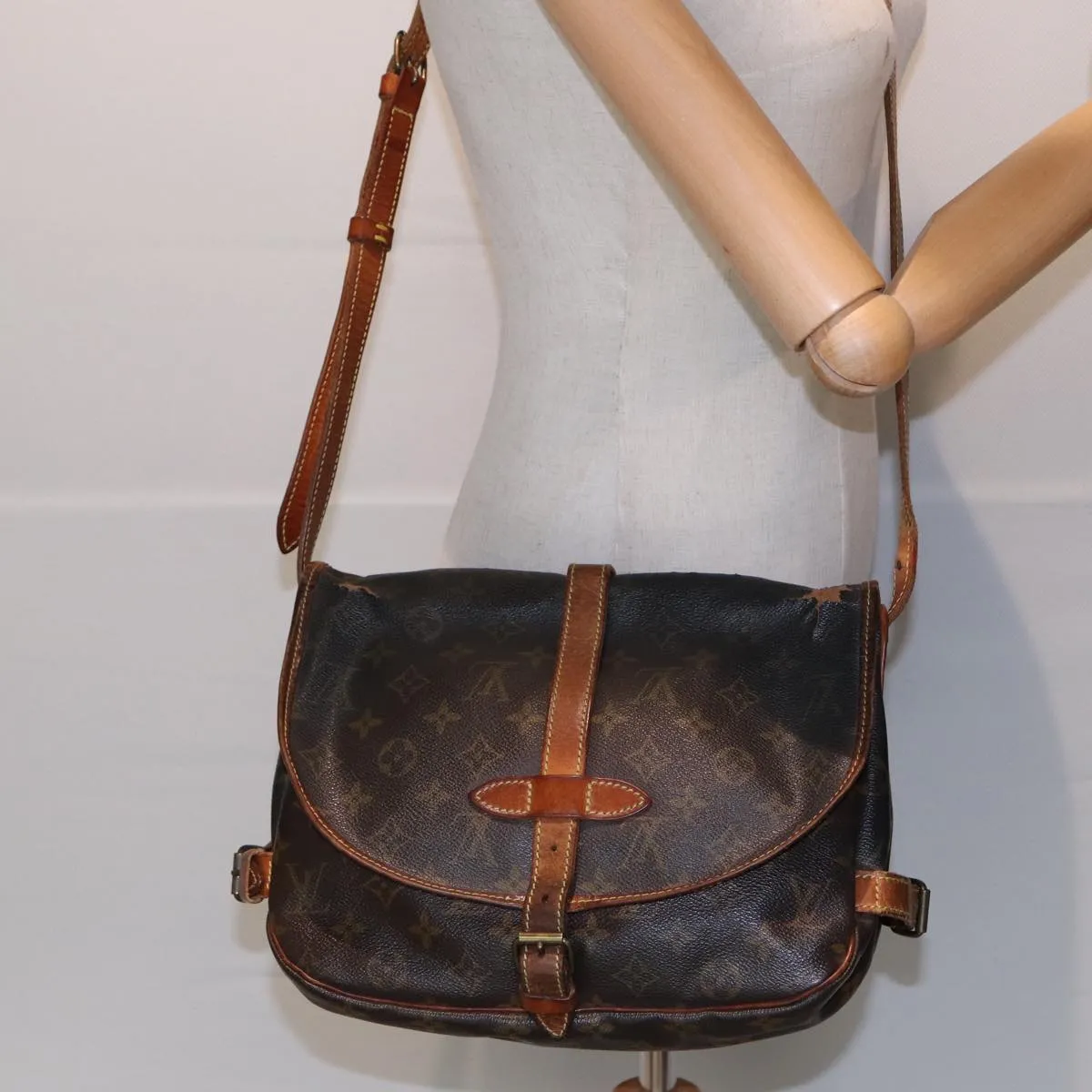 LOUIS VUITTON Monogram Saumur 30 Shoulder Bag M42256 LV 82220