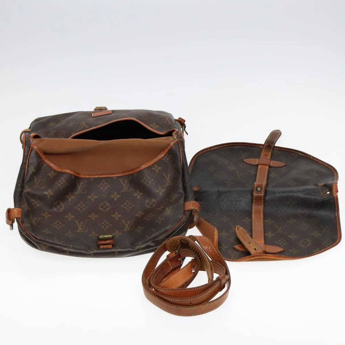 LOUIS VUITTON Monogram Saumur 30 Shoulder Bag M42256 LV 82220