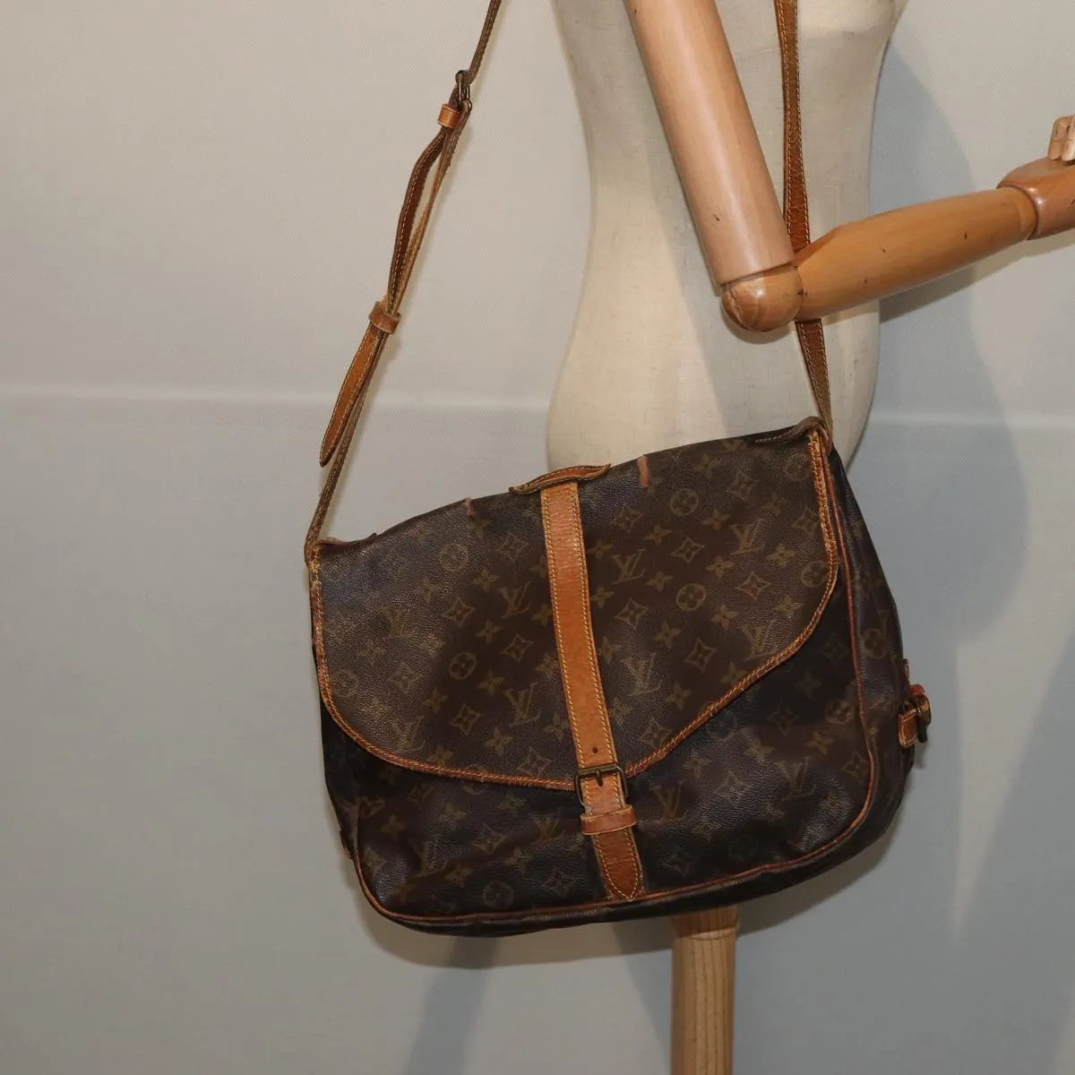 LOUIS VUITTON Monogram Saumur 35 Shoulder Bag M42254 LV 81387