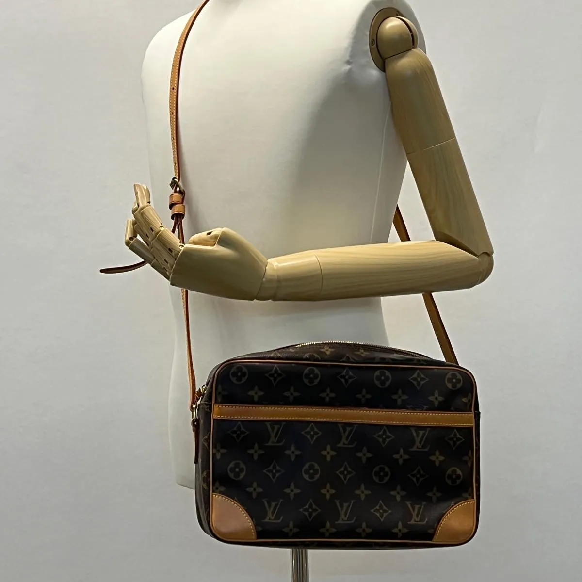 LOUIS VUITTON Monogram Trocadero 30 Shoulder Bag M51272 LV hs1550