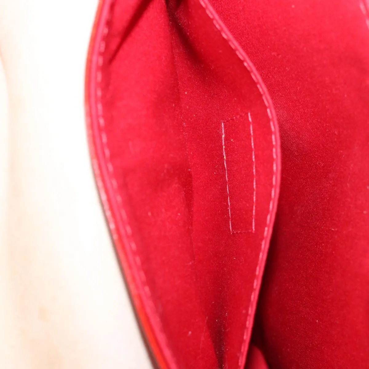 LOUIS VUITTON Monogram Vernis Biscayne Bay PM Bag Rouge M91291 LV 85002