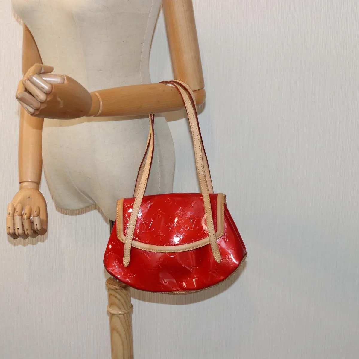 LOUIS VUITTON Monogram Vernis Biscayne Bay PM Bag Rouge M91291 LV 85002