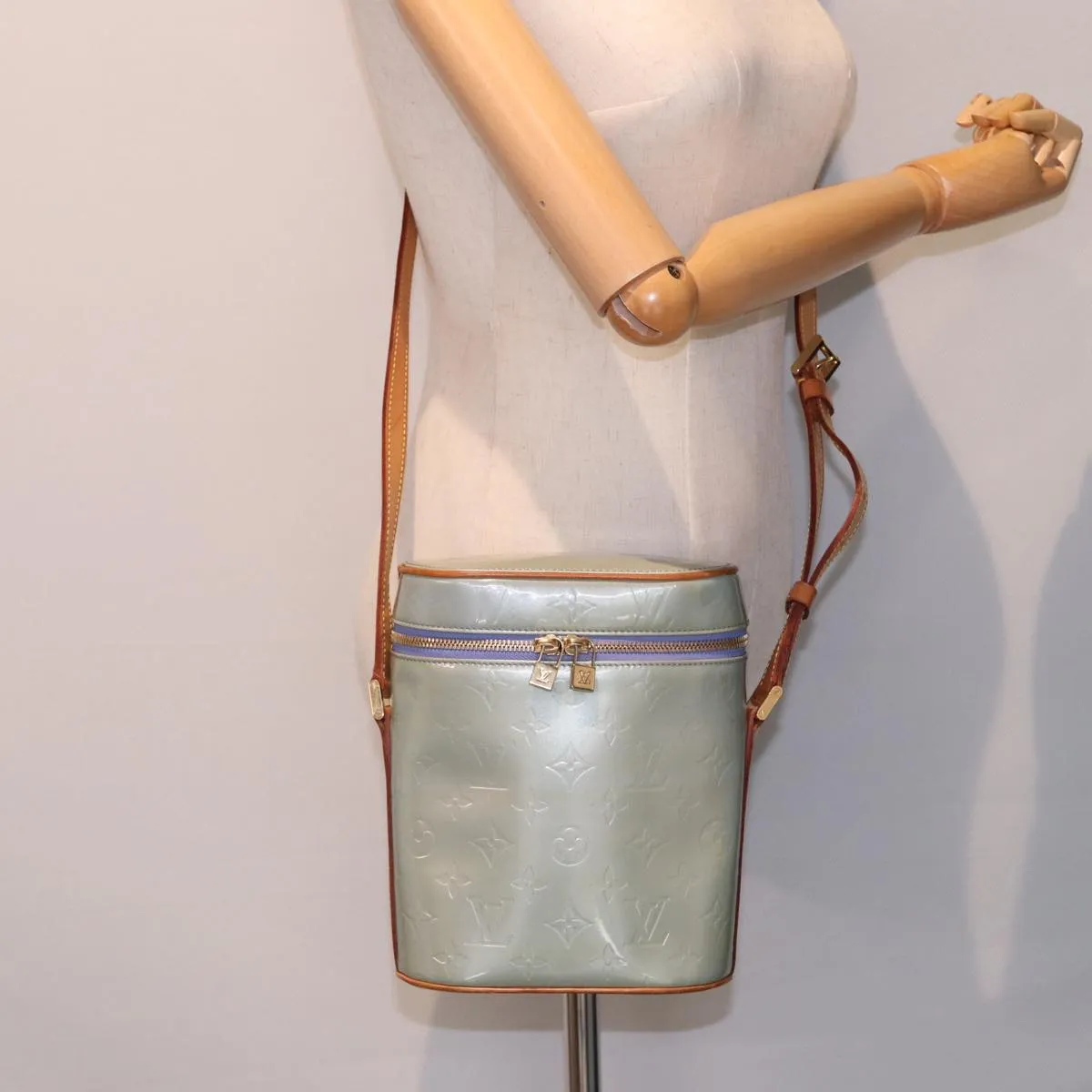 LOUIS VUITTON Monogram Vernis Sullivan Vertical Bag Lavande M91258 LV 76767