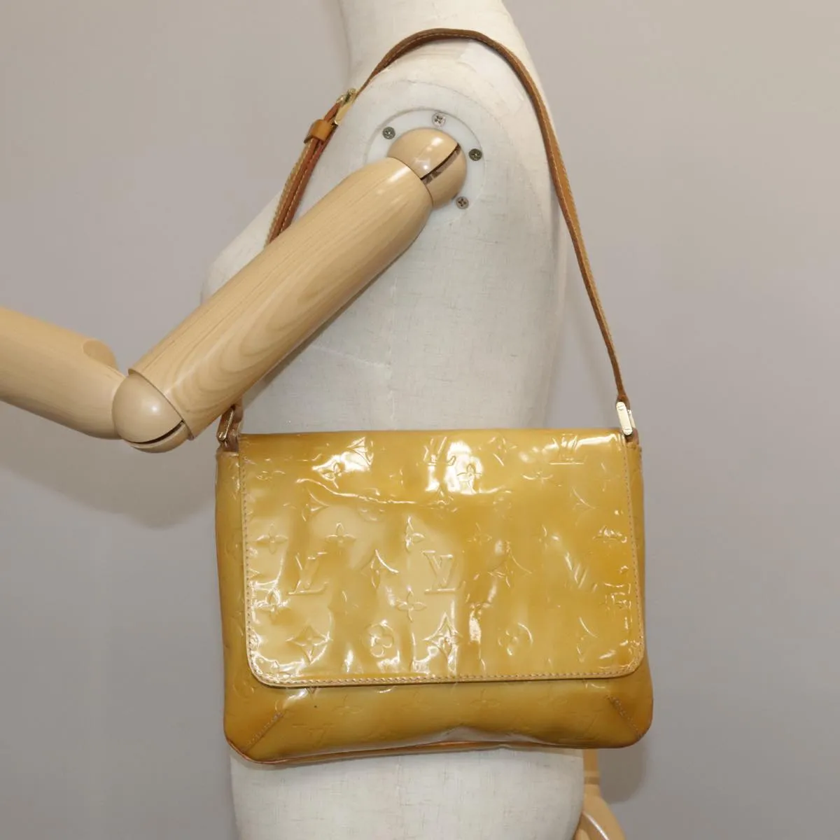 LOUIS VUITTON Monogram Vernis Thompson Street Bag Beige M91301 LV 110743